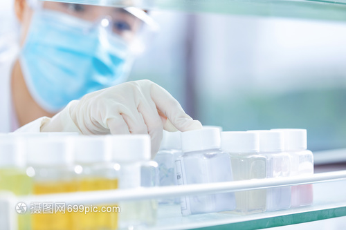 醫(yī)療科研人員如何檢查與研發(fā)藥物